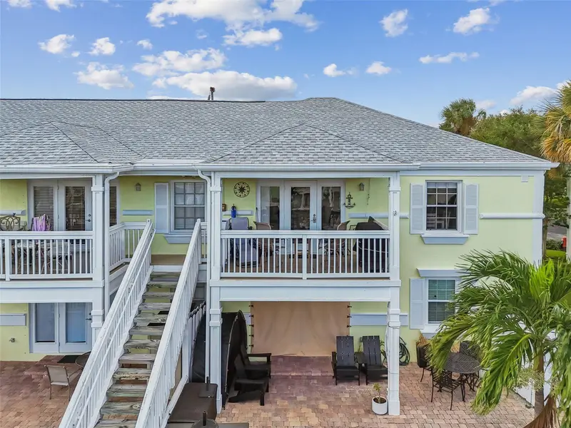 5116 Beach Dr Se #D, FL