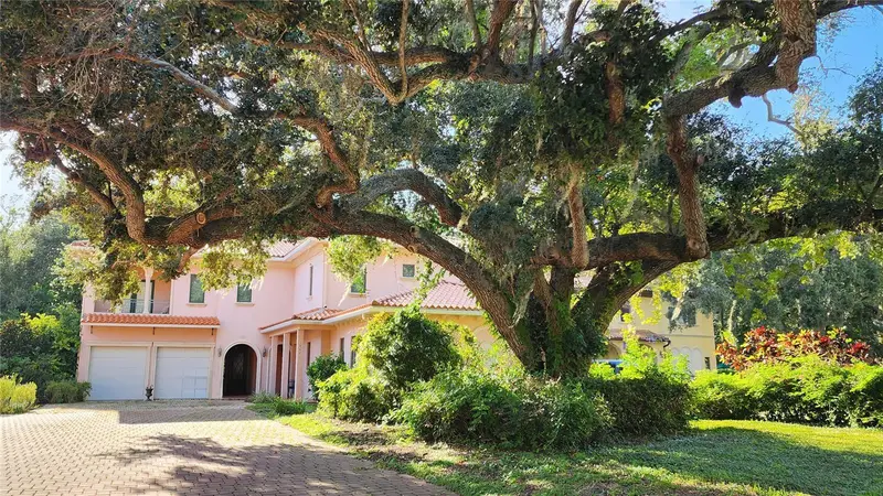 1962 Freedom Dr, FL