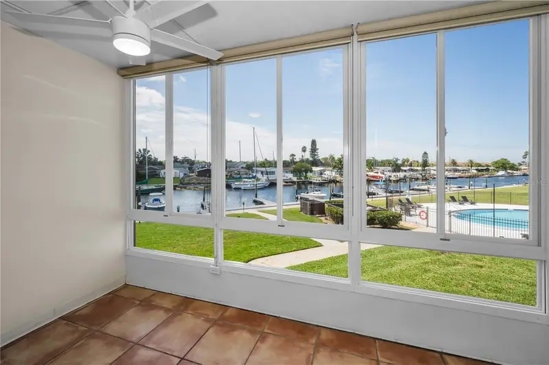 5157 Silent Loop #206, FL