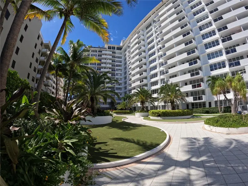 100 Lincoln Rd #332, FL