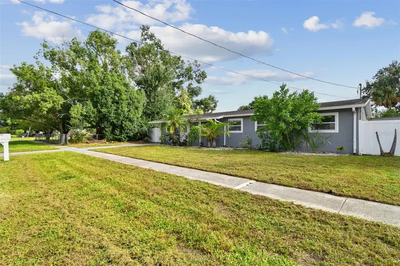 4722 W Bay Ave, FL