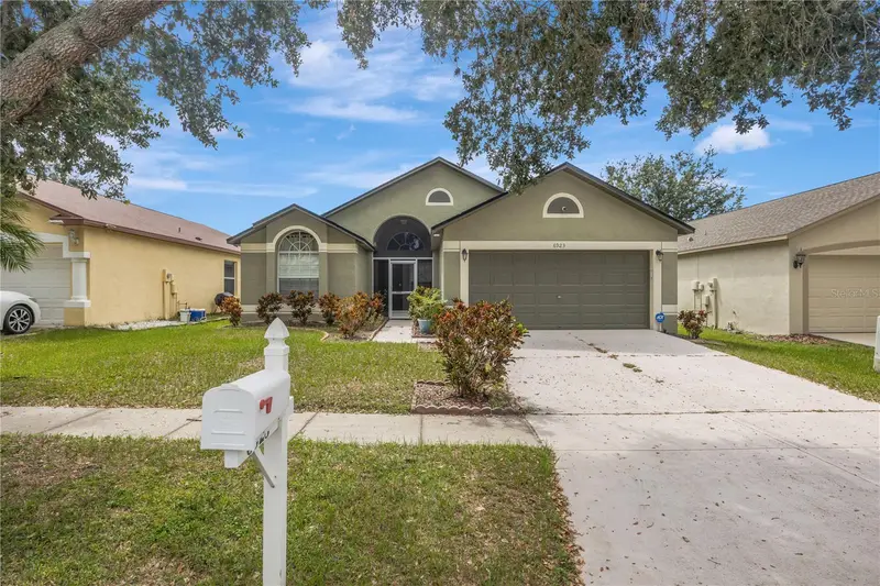 6923 Waterbrook Ct, FL