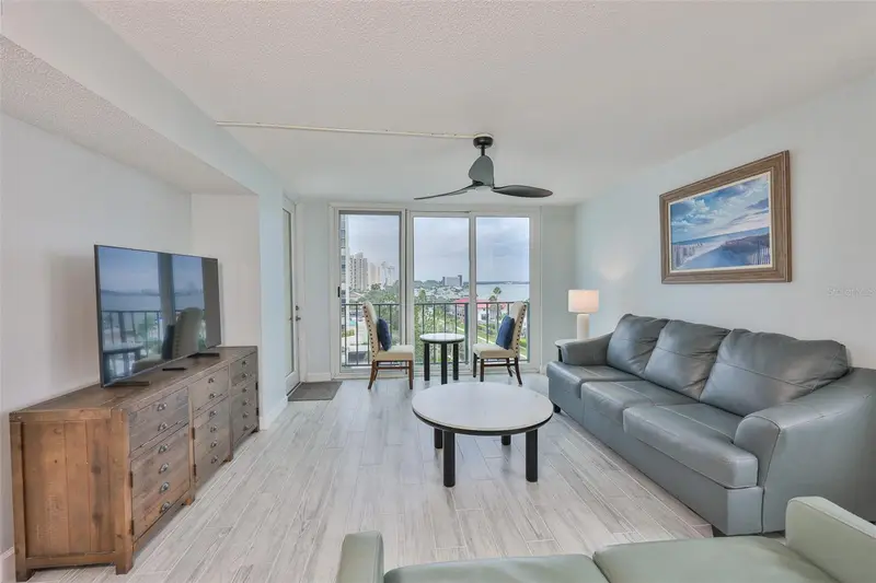 1400 Gulf Blvd #704, FL