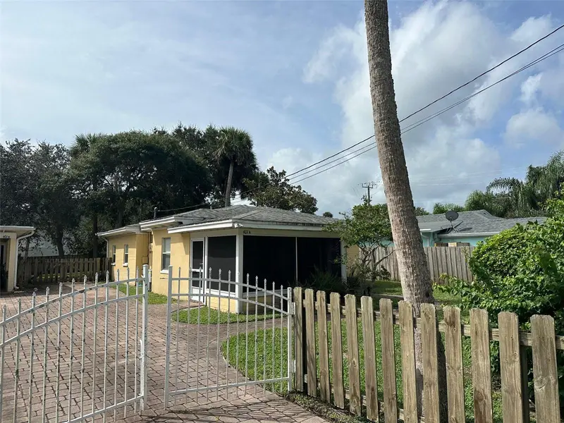 401 Oakwood Ave #A, FL