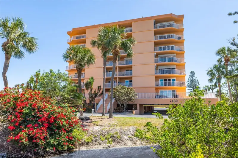 7432 Sunshine Skyway Ln S #506, FL