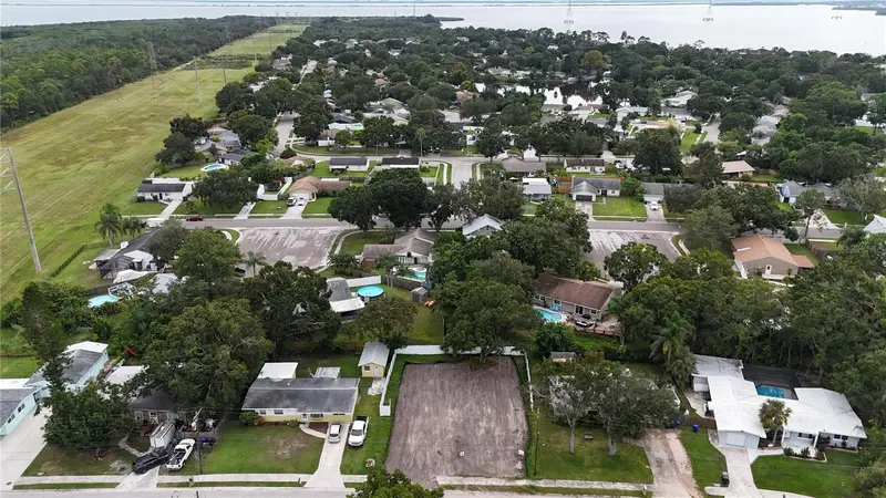 436 Country Club Dr, FL