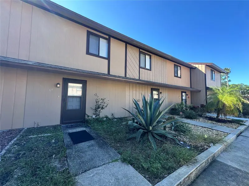 69 Village Dr, FL