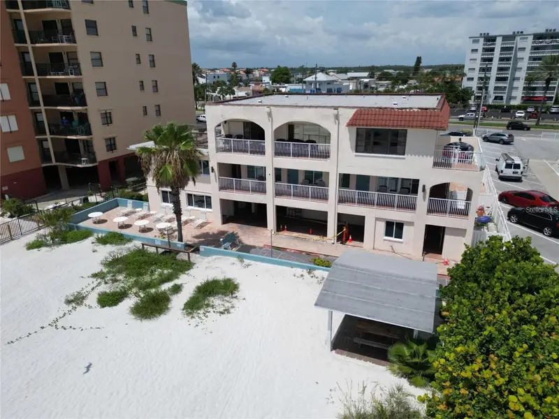 17300 Gulf Blvd #9, FL