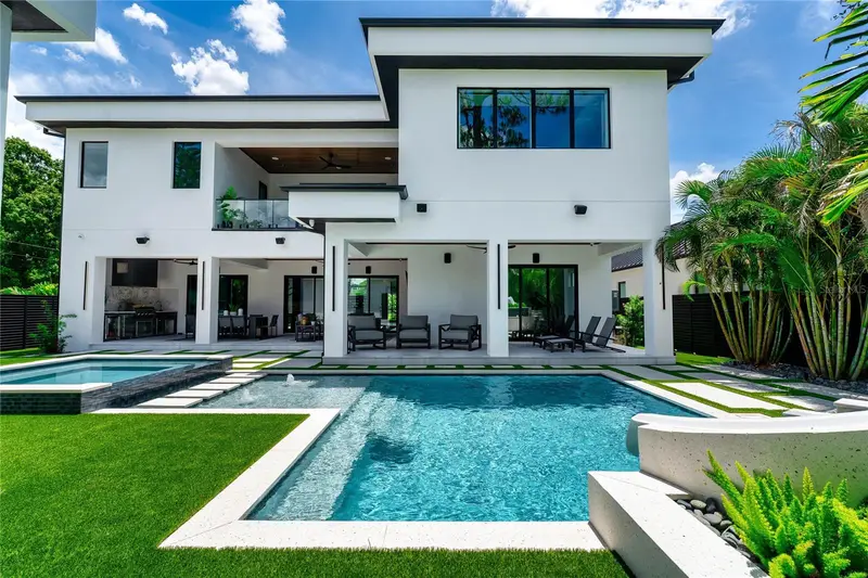 5002 W Poe Ave, FL