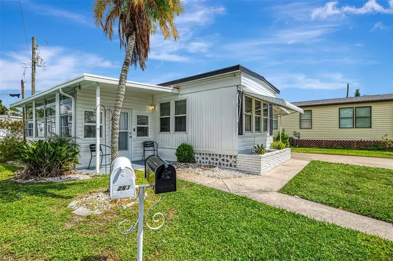 259 Inner Dr E, FL
