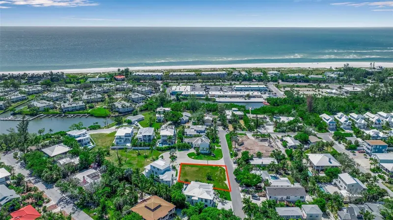 610 Hibiscus Way, FL