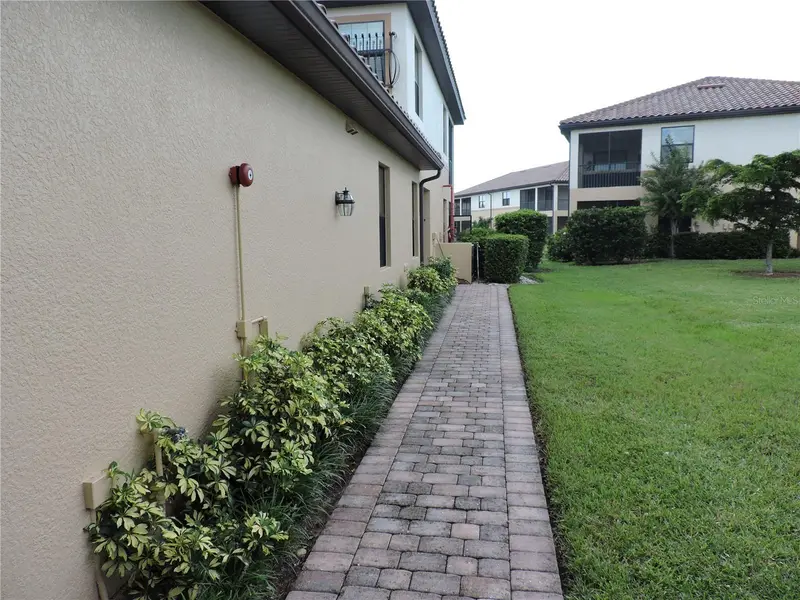 20201 Ragazza Cir #102, FL