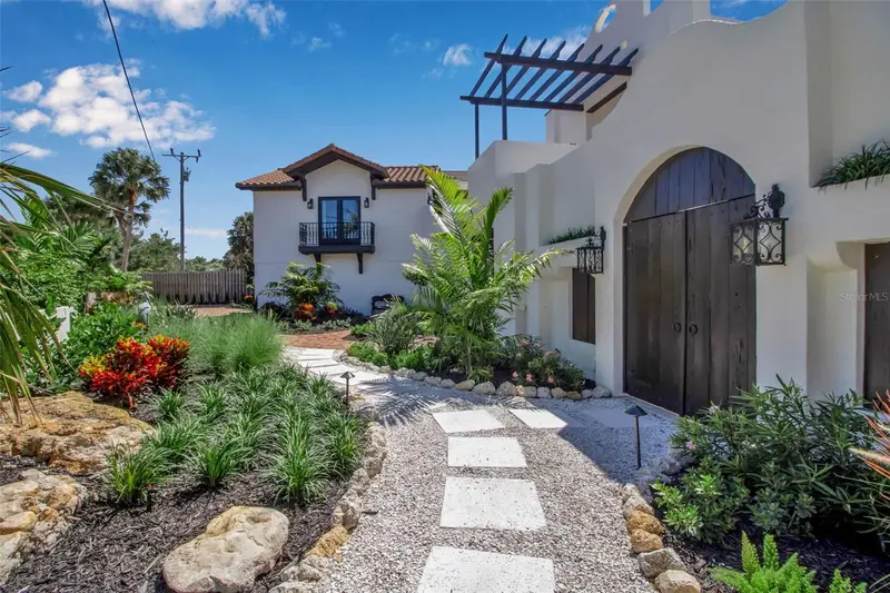 121 N Casey Key Rd, FL