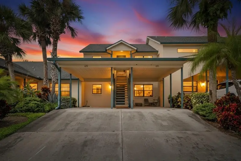 620 Yardarm Dr #10, FL