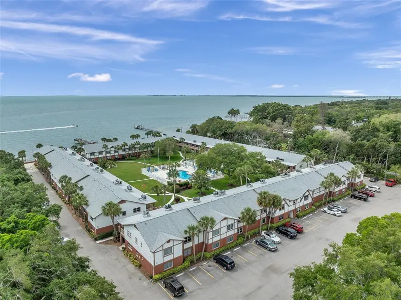 650 Pinellas Point Dr S #211, FL