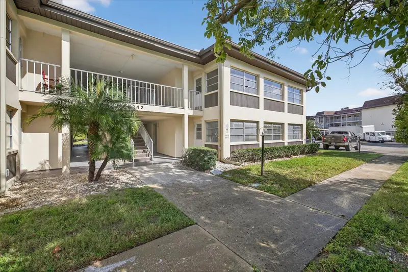 5242 Opal Ln #207, FL