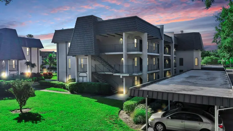 8799 Bardmoor Blvd #205, FL