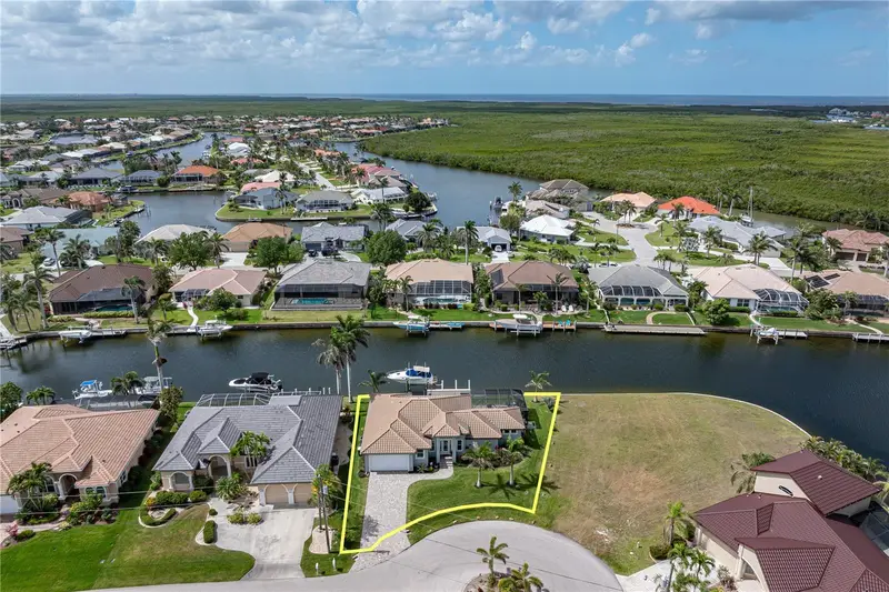 571 Port Bendres Dr, FL