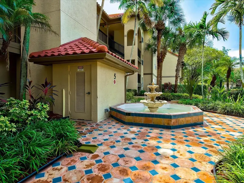 2400 Feather Sound Dr #534, FL