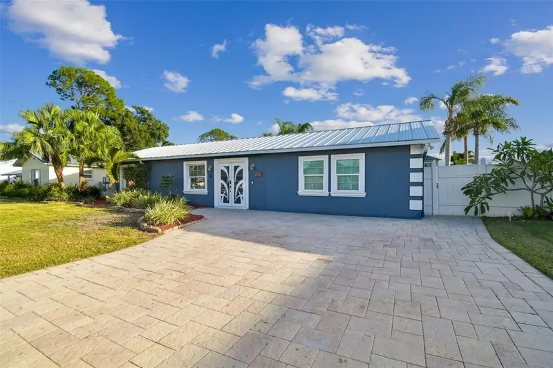 8708 Thornwood Ln, FL