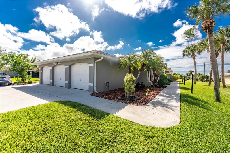 231 Rotonda Blvd W #B2, FL