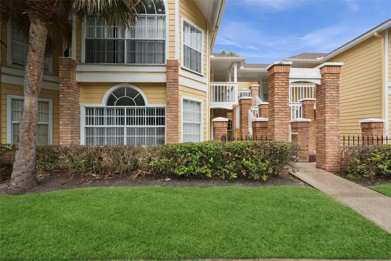 2442 Sweetwater Club Cir #41, FL