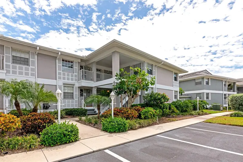 1145 Edgewater Cir #1145, FL