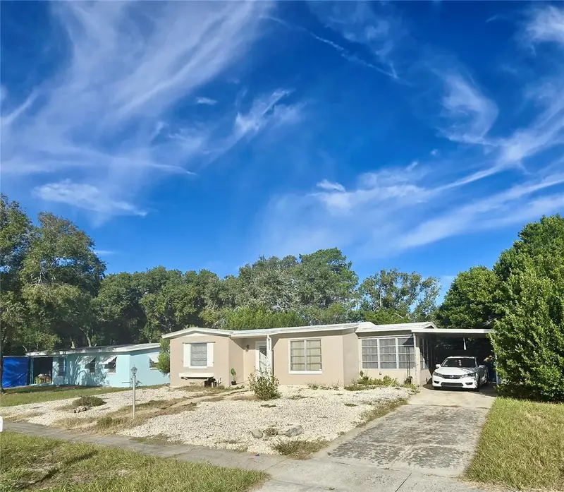 589 Swallow Ln, FL