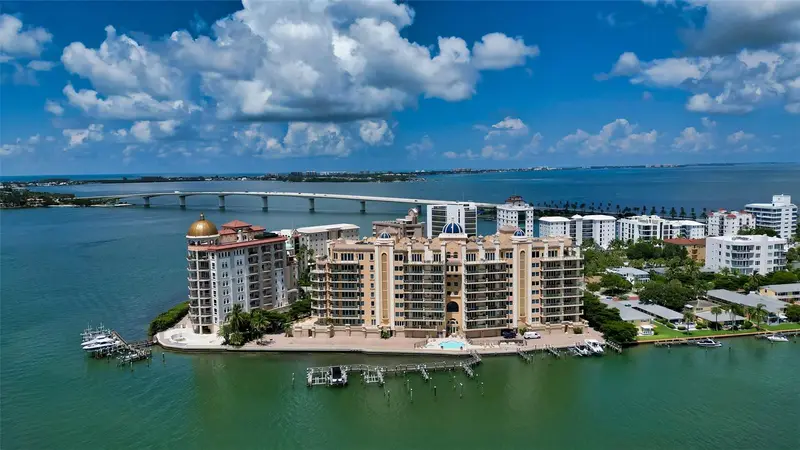 464 Golden Gate Pt #702, FL