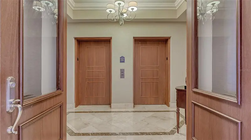 464 Golden Gate Pt #702, FL