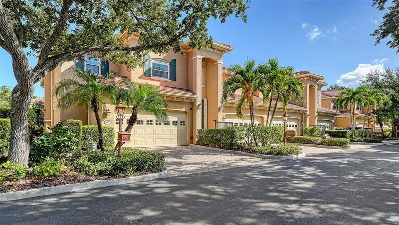 3671 Square West Ln #22, FL