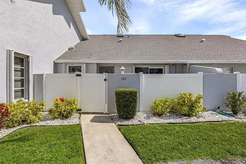 707 Sw 3rd Ct #103, FL