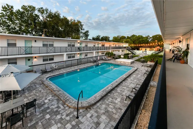 807 S Howard Ave #204, FL