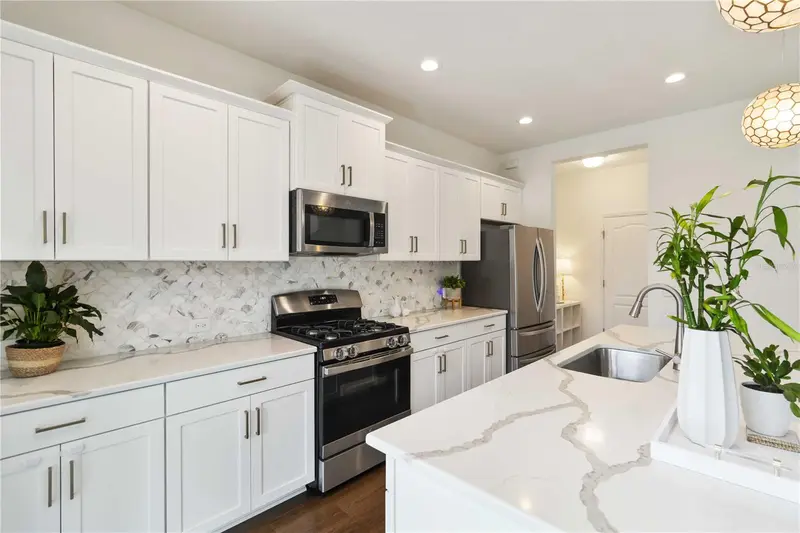 10109 Canaveral Cir, FL