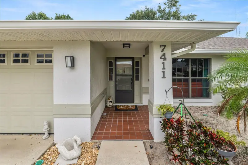 7411 Floral Cir E, FL