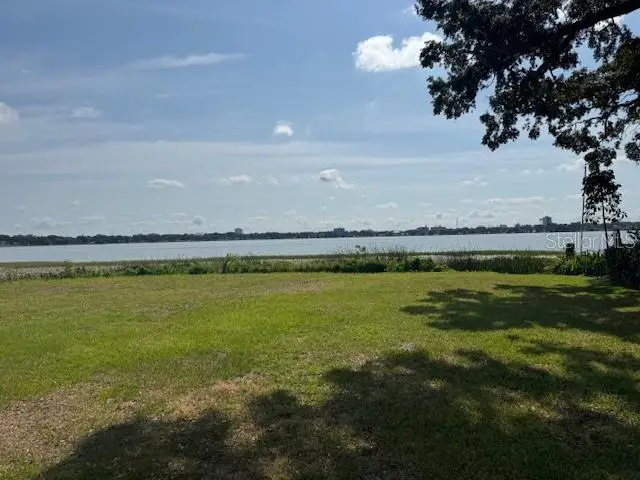 Lake Howard Dr Nw, FL