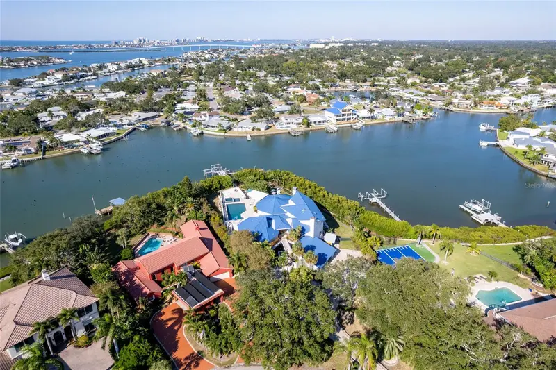 2268 Kings Point Dr, FL