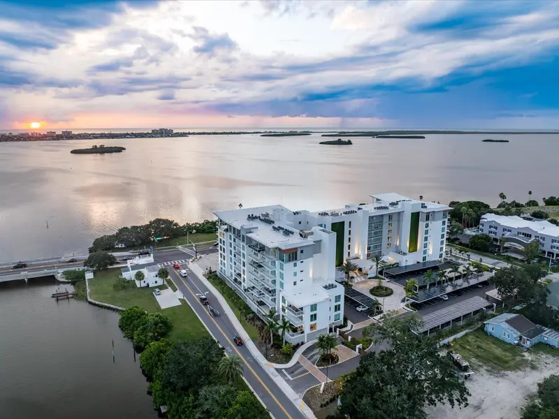 1020 Sunset Point Rd #511, FL