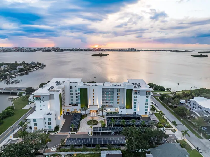 1020 Sunset Point Rd #511, FL