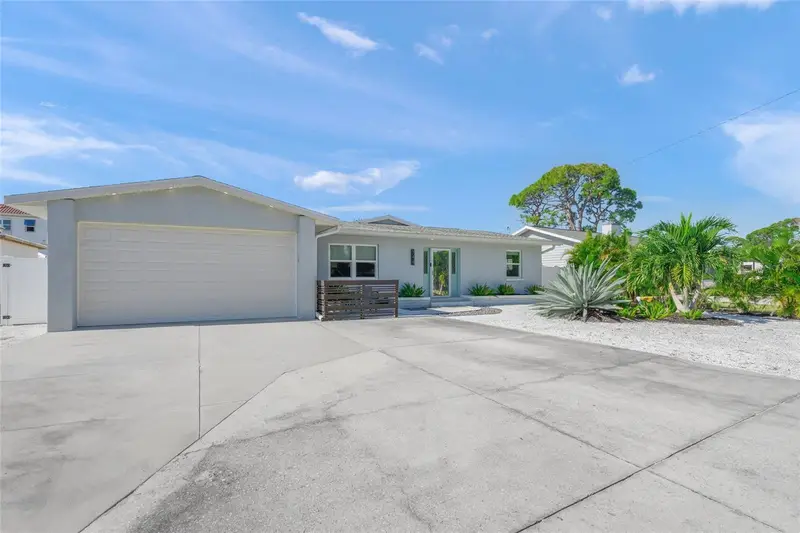 744 Guild Dr, FL