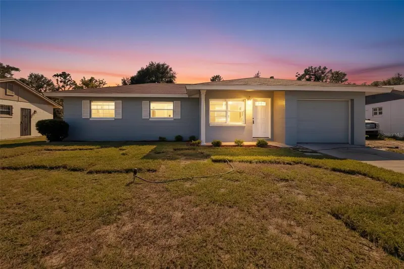 30 W Hammon Dr, FL