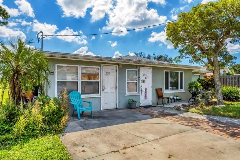 234/236 Colonia Ln E, FL