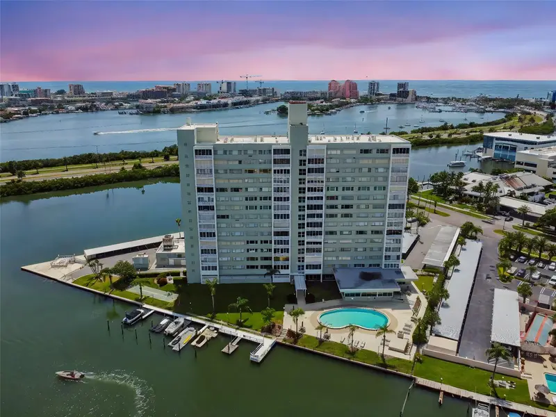 31 Island Way #609, FL