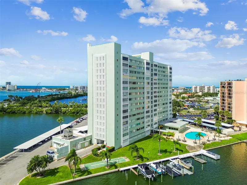 31 Island Way #609, FL
