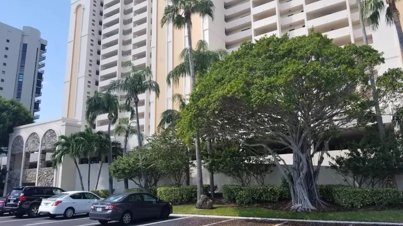 1270 Gulf Blvd #302, FL
