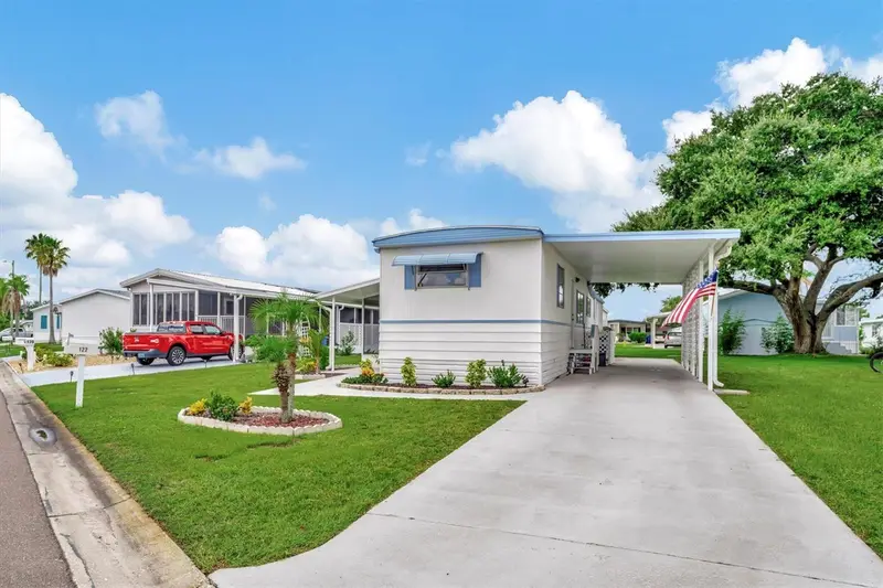 122 E Saint Annes Cir, FL