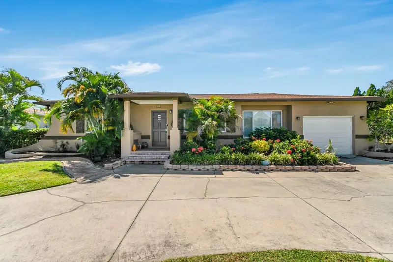 4864 Lake Charles Dr N, FL