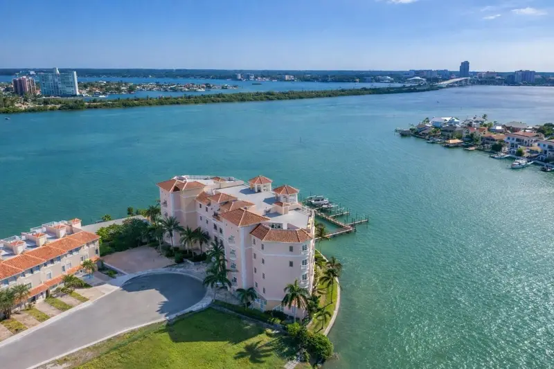 205 Brightwater Dr #401, FL