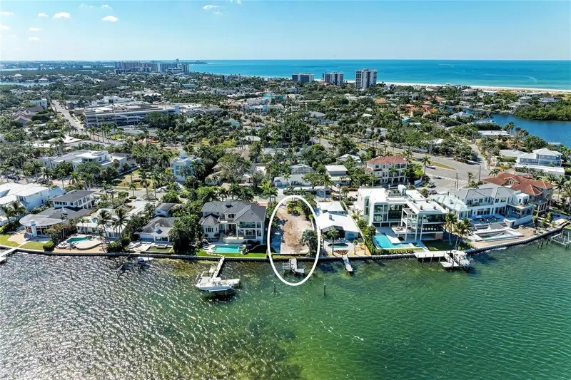 244 N Washington Dr, FL
