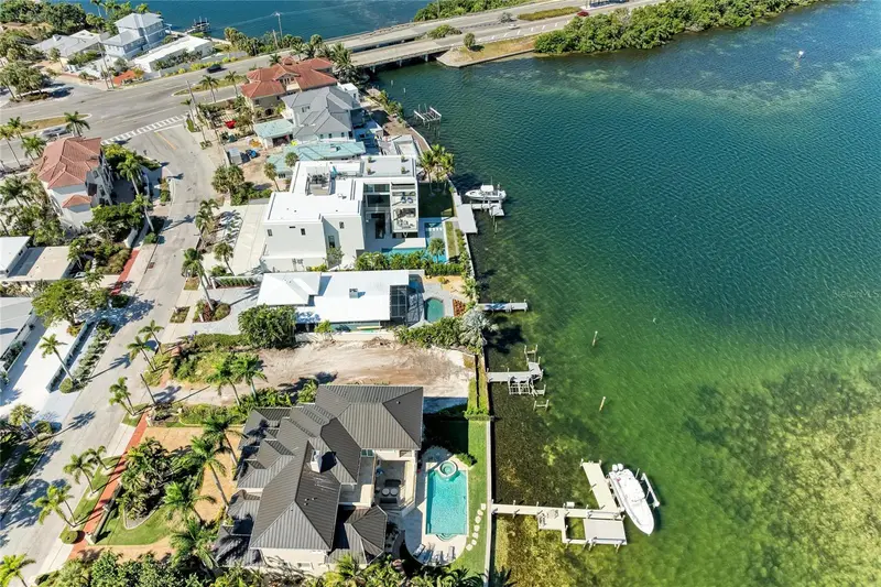 244 N Washington Dr, FL